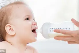 婴幼儿喝奶粉，你真的会冲泡吗，方法正确吗图片