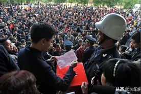 售楼处火爆场面，到底有多少托儿？一天100元？图片