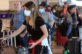西班牙全国戒严，警察扩音器喊话禁止民众出门，违反者将被罚21万图片