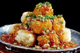 酱焖凤爪,金盏双味鲜,咸蛋超人茄子,铁板脆皮豆腐精烹细作出美味图片