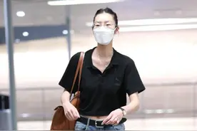 刘雯好适合中性风，短款POLO衫配阔腿裤，潇洒干练气场十足图片