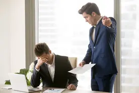为什么你受委屈了，告到领导那里，领导却不管？懂得原因就懂人性图片