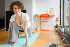 延缓衰老的“冻龄”秘诀，适合45岁以上的女性练习的10种瑜伽姿势图片