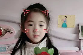 小学生成绩不好，被父亲脱去衣服，赶出家门，家长错了吗？图片