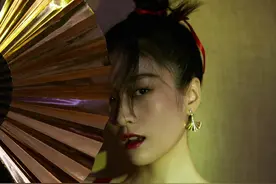 张雪迎的一组古风写真，这是画中走出的女子吧图片