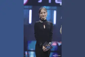 张韶涵是一位很励志的歌手图片