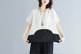 新出一“妈妈套装”，70后的女人穿，遮肉显瘦特有女人味儿图片