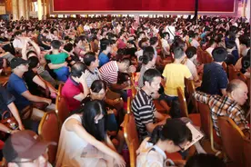 保利地产业绩“炸裂”，股价只有16元，估值仅6倍，什么原因？图片