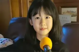 陆毅11岁女儿吉他弹唱《匆匆那年》 眼神忧郁变文艺气质小女神图片