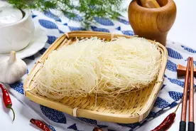 4种家常粉条的经典吃法，做法简单又美味，一上桌全家都抢着吃图片