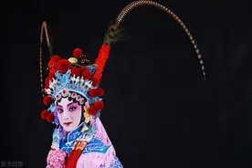 传统文化的学习都绝非易事，需要时间、功力的积淀，需要能坐冷板凳的毅力，京剧家族传承的意义｜读+图片