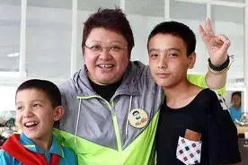 想要孩子不敢生，喜欢孩子连剖4胎，韩红和蒋丽莎代表的两个极端图片