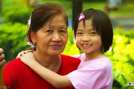给子女带孩子的婆婆公公或岳父母，孩子大了要及时撤离。图片