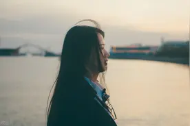 故事：她癌症晚期，陌生男人说能治好，可交换条件太致命让她犹豫图片