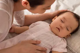 孩子在黄金时段深度睡眠，生长激素高达5-7倍，对长高大有裨益图片