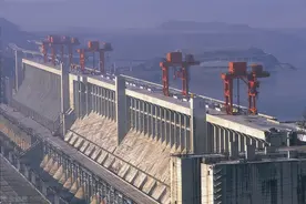 拥有三峡大坝8台发电机组，股价涨2倍还在涨，长江电力到底如何图片