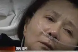 连登28次春晚的蔡明，一年痛失两位至亲，今58岁在病床哭成泪人？图片