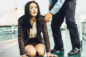 保姆拐走孩子，生母下跪求饶。《找到你》：职场妈妈太难了图片