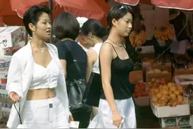 看韩国90年代街拍秀，姑娘们的穿搭都潮爆了，难怪韩国时尚超领先图片