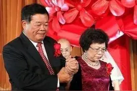 玻璃大王曹德旺要娶红颜知己，告知发妻，妻子：我只要房子和孩子图片