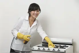 56岁女人感慨：做保姆9年，拒绝4位雇主追求，做妻子不如保姆图片