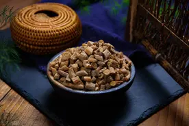 有一味泡酒的中药材，能补肝肾强筋骨，活血祛瘀，还能降糖降脂图片