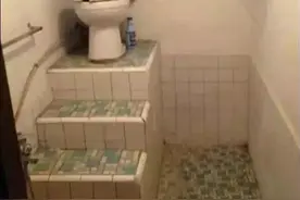 衣柜里面藏马桶？这样画风清奇的装修，你家有吗？图片