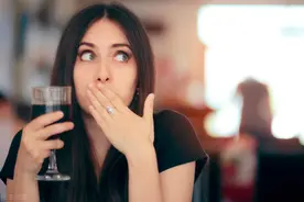 突然打嗝又止不住？警惕！有可能是癌症的晚期信号图片