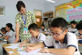 “不合格，叫家长来！”周三晚上，老师的一条通知，点炸了班级群图片