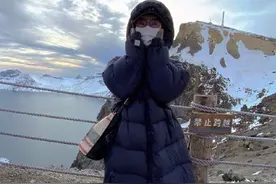 陈数独自出游？晒15张美照均未见老公身影，穿高跟鞋爬山引担心图片