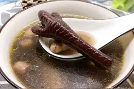 入秋后，这碗鸡脚黑豆汤正适合，口感甘醇，细腻顺滑，做法还简单图片