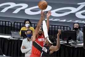 放开抡！哈登44+17对飚CJ44+8 玩得再厉害他还是哈登图片