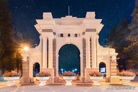 他随国民党南下赴台，被两岸称为清华终身校长，病床前仍不忘工作图片