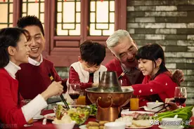 大年三十除夕，吃年夜饭“忌三事”，老规矩别丢，来年顺顺当当图片