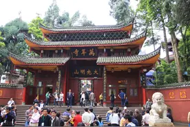 祁河 | 万年寺中谒三宝图片