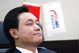 黄光裕出狱后首张照片曝光，眼神少了肃杀之气，多了几分祥和图片