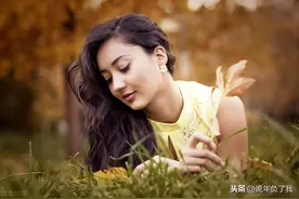 女人对异性动心的征兆，女人的这几个表现，说明她已经无法自拔了图片