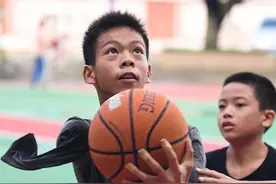 有梦想谁都了不起：14岁独臂少年一夜走红，易建联一语道出真谛图片