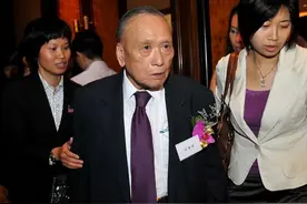 香港“亚视之父”:打工仔变富豪，娶亲妹当老婆，8个儿女很冷漠图片