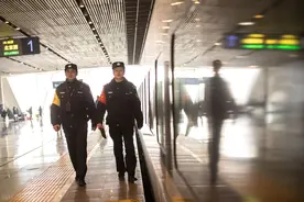 辅警迎来好消息，提升福利待遇，家长欢呼：苦没白吃图片