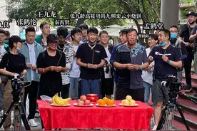 郭德纲约徒弟聚餐，家中奢华装修像暴发户？从合影就能看出谁受宠图片