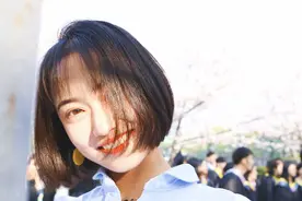 收到女孩子消息：在干嘛，怎么回复？高情商的人都是这么回的图片