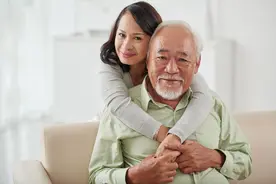 你信女人真的喜欢比爸爸还老的男人吗？王筝：我信了，你们是真爱图片
