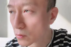孙红雷罕见晒照暴瘦认不出，减肥后撞脸陈冠希，被指美颜滤镜太浓图片