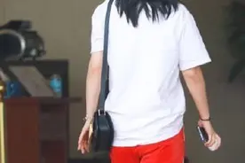 杨紫减肥失败身材发福？红色运动裤+半袖，网友：好像大妈一样图片