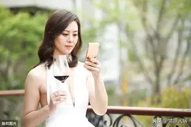 女人想让你得手，会用这五个暗号提醒你，特别是中年女人图片