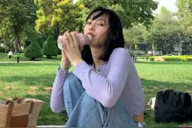 一起去野餐吧！模特赵佳丽在线穿搭教学，粉紫色最适合春天图片
