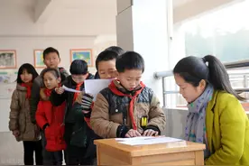 从垫底到排班里前三，父亲剖析儿子成绩：每天放学，常做3件小事图片