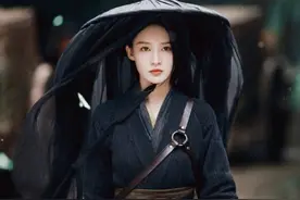 遮脸造型倾倒众生，摘下面具的她却让路人掉头就走...图片