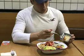 增肌餐要怎么吃，才能快速增长肌肉，减少脂肪的堆积？图片